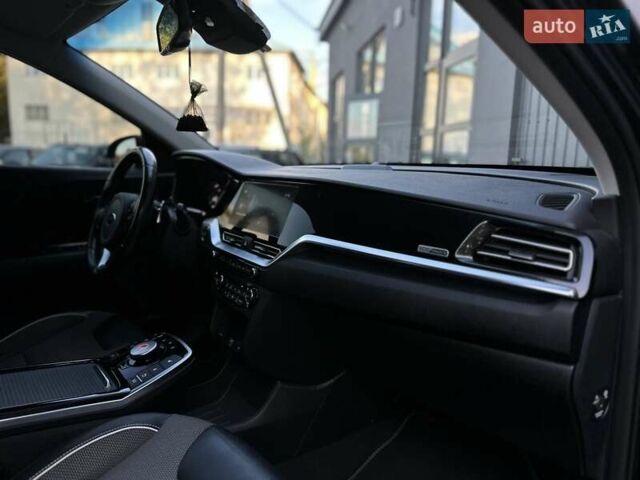 Киа Niro 2020 в Ивано-Франковске на Automoto.ua Серый Киа Niro, объемом двигателя 0 л и пробегом 88 тыс. км за 18500 $, фото 26 на Automoto.ua