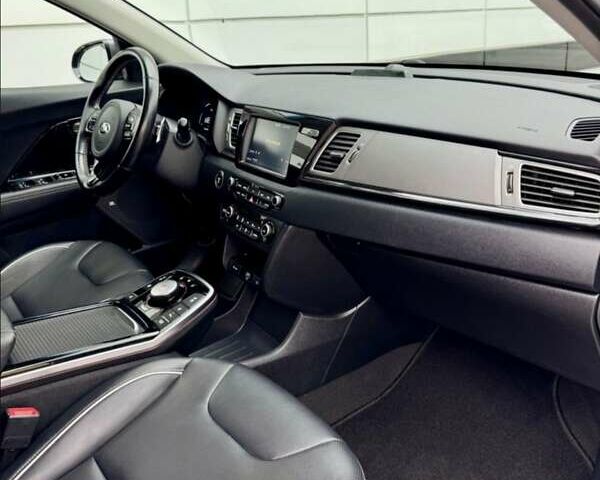 Серый Киа Niro, объемом двигателя 0 л и пробегом 147 тыс. км за 18800 $, фото 15 на Automoto.ua