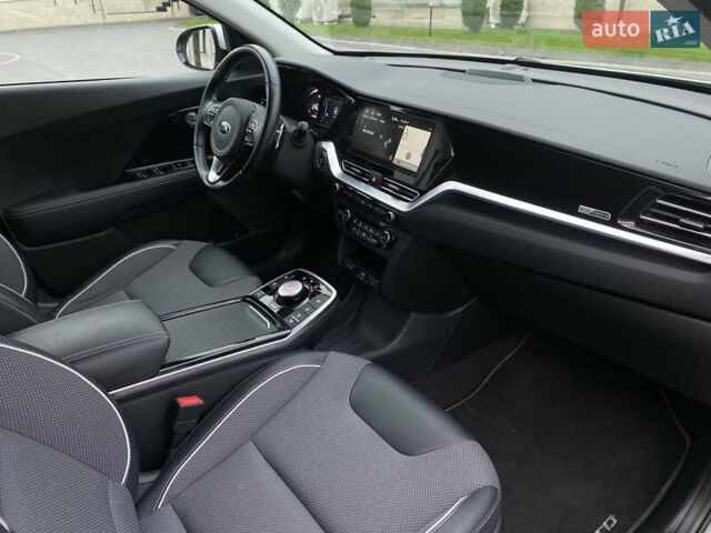 Сірий Кіа Niro, об'ємом двигуна 0 л та пробігом 63 тис. км за 20899 $, фото 39 на Automoto.ua