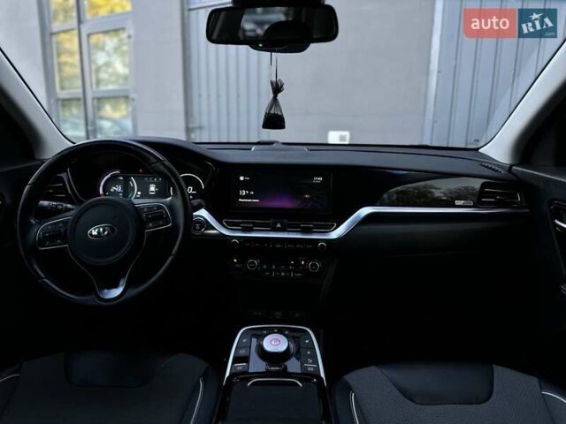 Киа Niro 2020 в Ивано-Франковске на Automoto.ua Серый Киа Niro, объемом двигателя 0 л и пробегом 88 тыс. км за 18500 $, фото 32 на Automoto.ua
