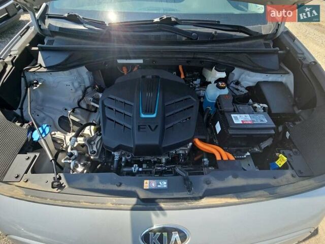 Сірий Кіа Niro, об'ємом двигуна 0 л та пробігом 76 тис. км за 13000 $, фото 6 на Automoto.ua