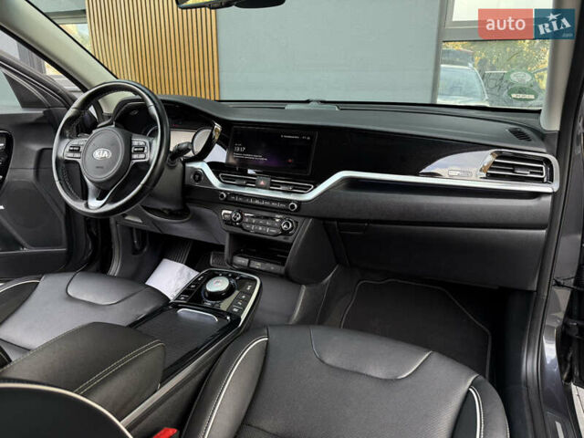 Сірий Кіа Niro, об'ємом двигуна 0 л та пробігом 70 тис. км за 19999 $, фото 64 на Automoto.ua