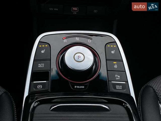 Сірий Кіа Niro, об'ємом двигуна 0 л та пробігом 63 тис. км за 20899 $, фото 38 на Automoto.ua