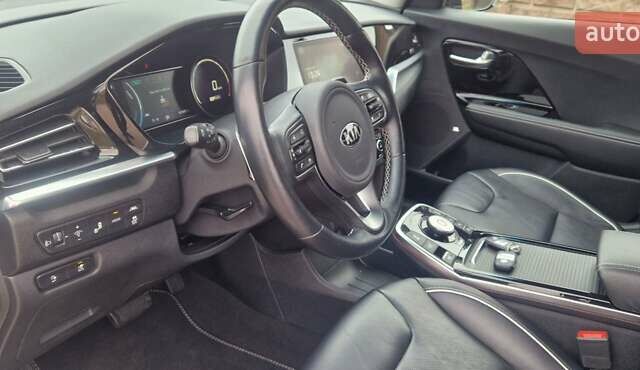 Серый Киа Niro, объемом двигателя 0 л и пробегом 167 тыс. км за 18400 $, фото 20 на Automoto.ua