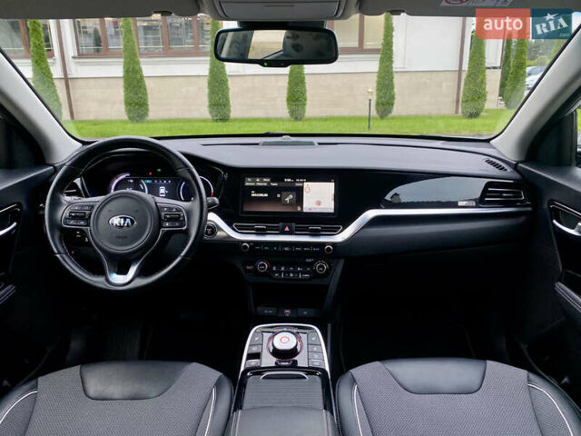 Сірий Кіа Niro, об'ємом двигуна 0 л та пробігом 63 тис. км за 20899 $, фото 36 на Automoto.ua