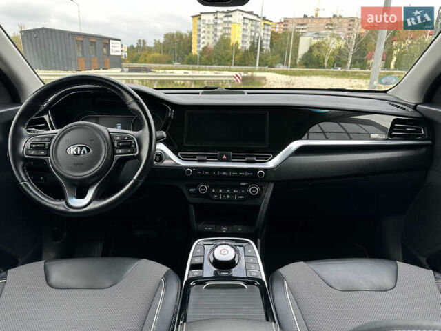 Серый Киа Niro, объемом двигателя 0 л и пробегом 128 тыс. км за 19400 $, фото 53 на Automoto.ua