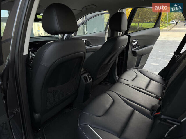 Сірий Кіа Niro, об'ємом двигуна 0 л та пробігом 70 тис. км за 19999 $, фото 58 на Automoto.ua