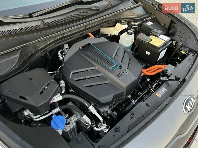 Серый Киа Niro, объемом двигателя 0 л и пробегом 74 тыс. км за 18200 $, фото 58 на Automoto.ua