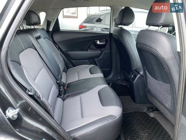 Киа Niro 2020 в Львове на Automoto.ua Серый Киа Niro, объемом двигателя 0 л и пробегом 101 тыс. км за 20300 $, фото 72 на Automoto.ua