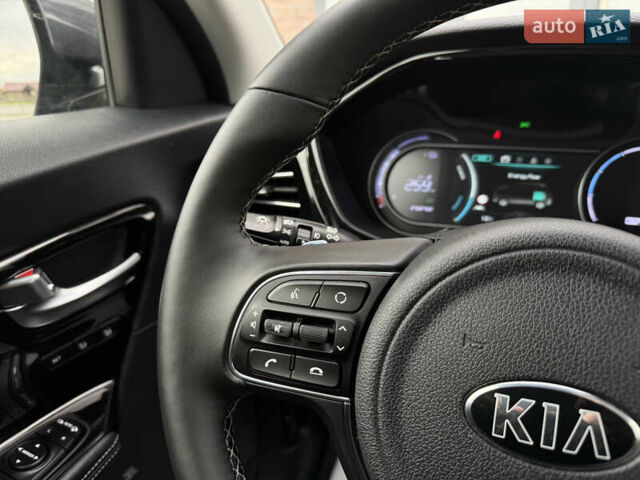 Серый Киа Niro, объемом двигателя 0 л и пробегом 139 тыс. км за 18900 $, фото 77 на Automoto.ua