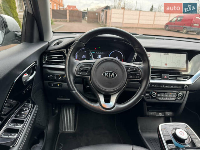 Серый Киа Niro, объемом двигателя 0 л и пробегом 118 тыс. км за 19350 $, фото 79 на Automoto.ua