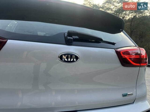 Серый Киа Niro, объемом двигателя 0 л и пробегом 72 тыс. км за 19750 $, фото 64 на Automoto.ua