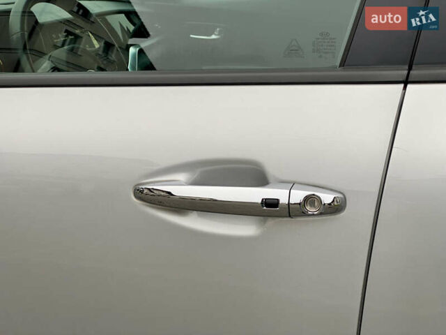 Сірий Кіа Niro, об'ємом двигуна 0 л та пробігом 63 тис. км за 20899 $, фото 27 на Automoto.ua