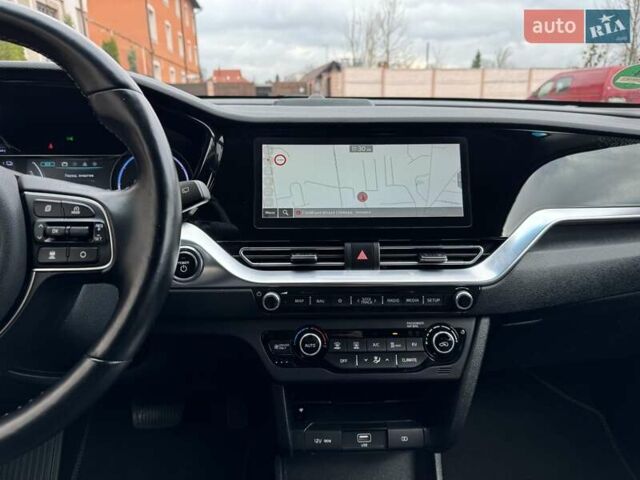Сірий Кіа Niro, об'ємом двигуна 0 л та пробігом 118 тис. км за 19300 $, фото 88 на Automoto.ua