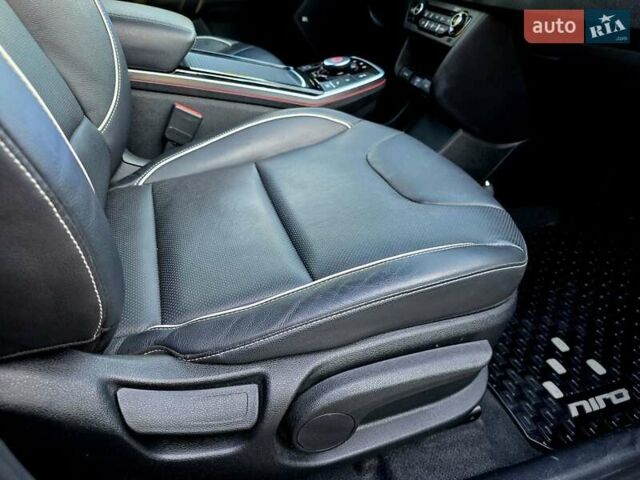 Серый Киа Niro, объемом двигателя 0 л и пробегом 70 тыс. км за 18800 $, фото 28 на Automoto.ua