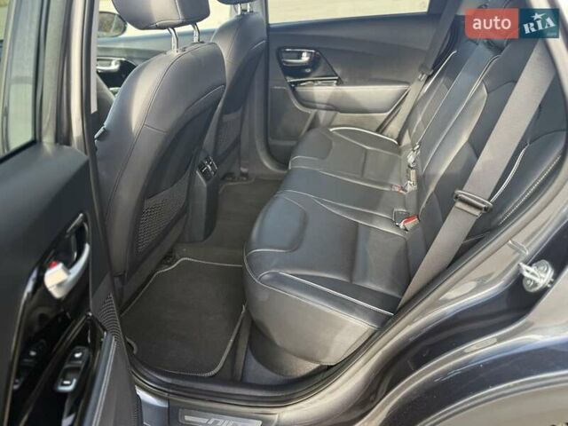Серый Киа Niro, объемом двигателя 0 л и пробегом 124 тыс. км за 18950 $, фото 11 на Automoto.ua