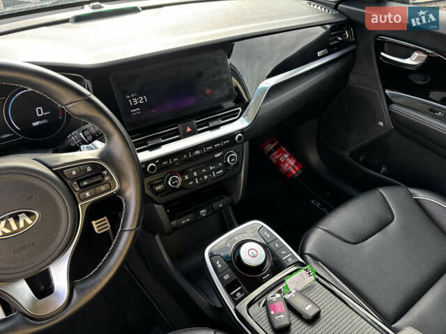 Серый Киа Niro, объемом двигателя 0 л и пробегом 110 тыс. км за 21200 $, фото 31 на Automoto.ua