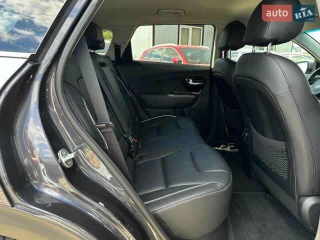 Сірий Кіа Niro, об'ємом двигуна 0 л та пробігом 97 тис. км за 22600 $, фото 47 на Automoto.ua