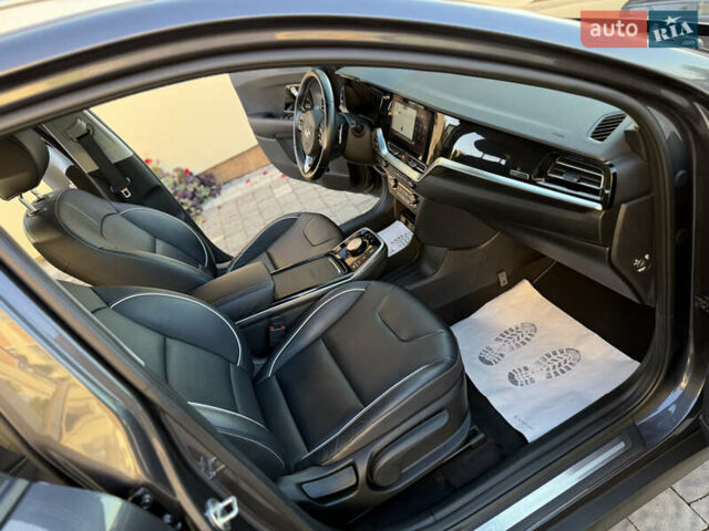 Серый Киа Niro, объемом двигателя 0 л и пробегом 145 тыс. км за 18800 $, фото 78 на Automoto.ua