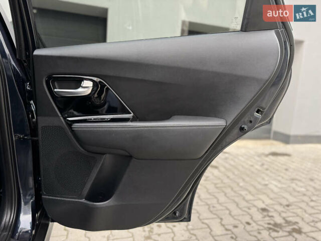 Серый Киа Niro, объемом двигателя 0 л и пробегом 156 тыс. км за 18500 $, фото 61 на Automoto.ua