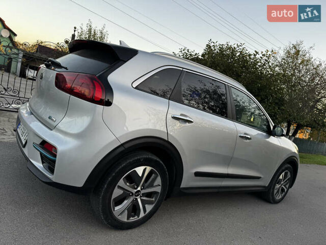 Сірий Кіа Niro, об'ємом двигуна 0 л та пробігом 120 тис. км за 22200 $, фото 12 на Automoto.ua