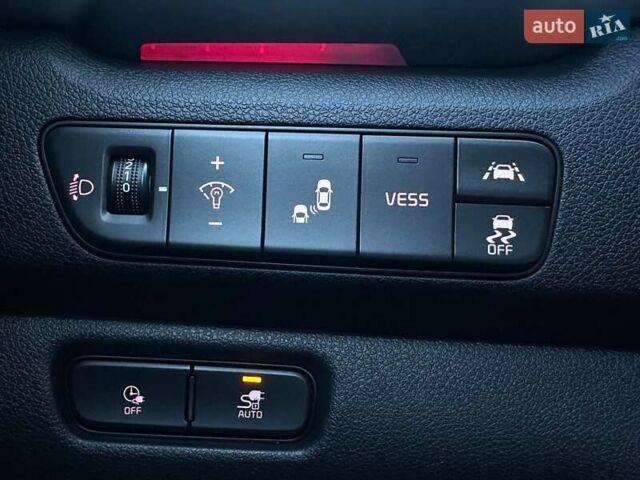 Сірий Кіа Niro, об'ємом двигуна 0 л та пробігом 58 тис. км за 23400 $, фото 8 на Automoto.ua