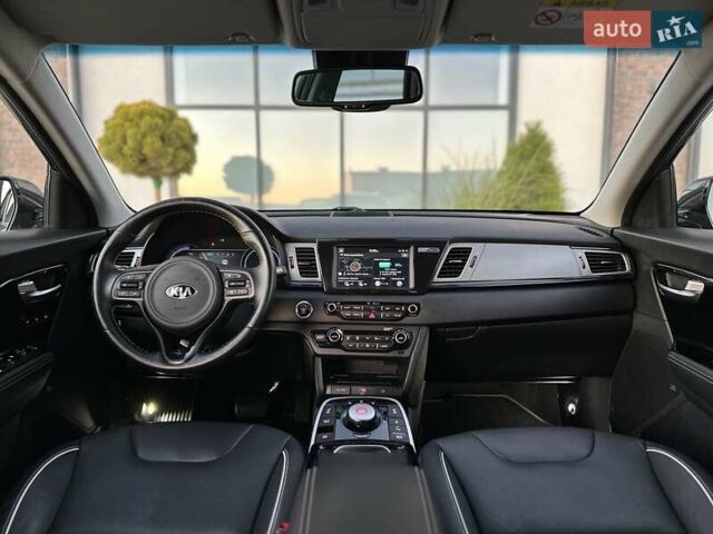 Серый Киа Niro, объемом двигателя 0 л и пробегом 74 тыс. км за 18200 $, фото 43 на Automoto.ua