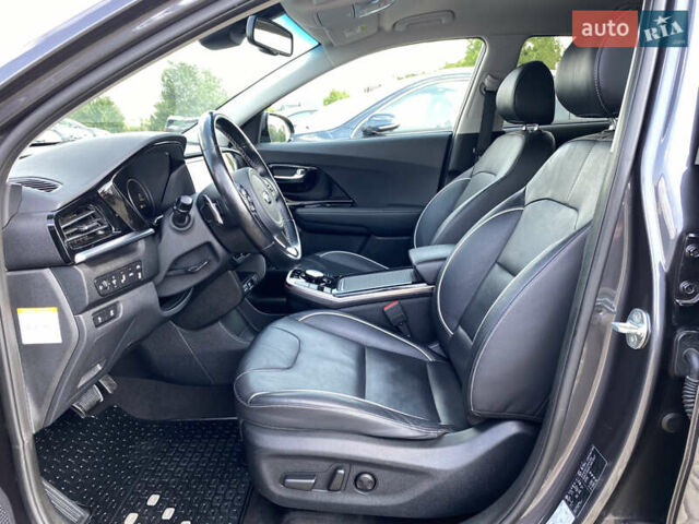 Сірий Кіа Niro, об'ємом двигуна 0 л та пробігом 116 тис. км за 21800 $, фото 41 на Automoto.ua