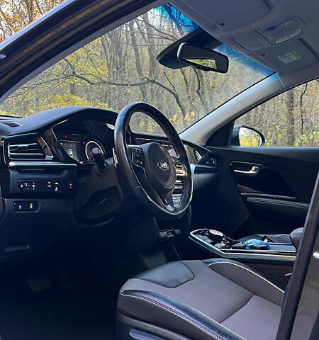 Сірий Кіа Niro, об'ємом двигуна 0 л та пробігом 114 тис. км за 19400 $, фото 15 на Automoto.ua