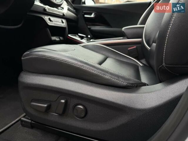Сірий Кіа Niro, об'ємом двигуна 0 л та пробігом 71 тис. км за 21999 $, фото 39 на Automoto.ua