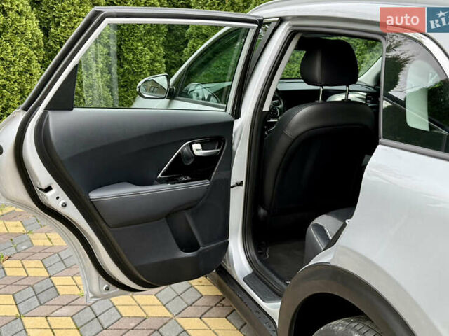 Киа Niro 2020 в Самборе на Automoto.ua Серый Киа Niro, объемом двигателя 0 л и пробегом 59 тыс. км за 20700 $, фото 26 на Automoto.ua
