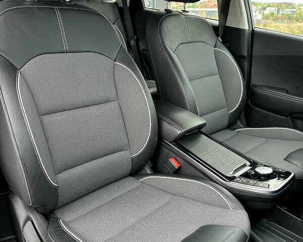 Серый Киа Niro, объемом двигателя 0 л и пробегом 128 тыс. км за 19400 $, фото 44 на Automoto.ua