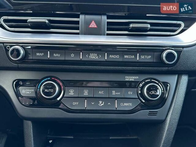 Сірий Кіа Niro, об'ємом двигуна 0 л та пробігом 76 тис. км за 21700 $, фото 41 на Automoto.ua