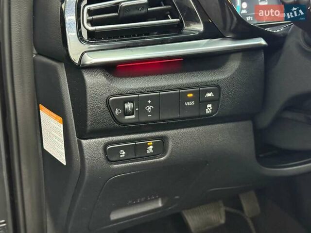 Сірий Кіа Niro, об'ємом двигуна 0 л та пробігом 114 тис. км за 18329 $, фото 13 на Automoto.ua