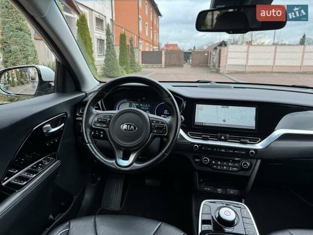 Сірий Кіа Niro, об'ємом двигуна 0 л та пробігом 118 тис. км за 19300 $, фото 78 на Automoto.ua