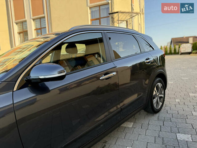 Серый Киа Niro, объемом двигателя 0 л и пробегом 145 тыс. км за 18800 $, фото 30 на Automoto.ua