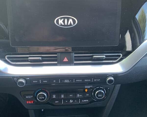 Сірий Кіа Niro, об'ємом двигуна 0 л та пробігом 73 тис. км за 18900 $, фото 13 на Automoto.ua