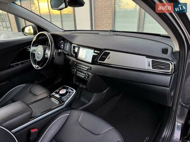 Сірий Кіа Niro, об'ємом двигуна 0 л та пробігом 135 тис. км за 17500 $, фото 57 на Automoto.ua