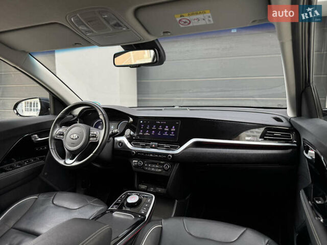 Серый Киа Niro, объемом двигателя 0 л и пробегом 156 тыс. км за 18500 $, фото 52 на Automoto.ua