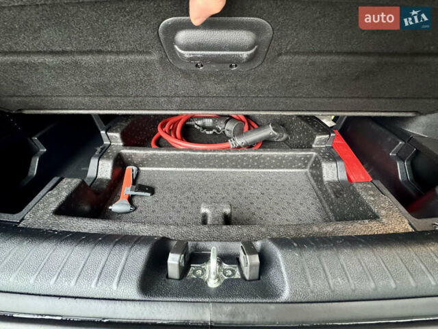 Серый Киа Niro, объемом двигателя 0 л и пробегом 109 тыс. км за 20500 $, фото 18 на Automoto.ua