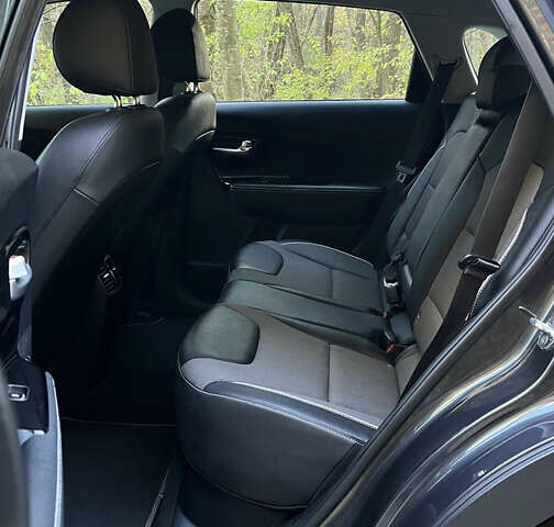 Сірий Кіа Niro, об'ємом двигуна 0 л та пробігом 114 тис. км за 19400 $, фото 21 на Automoto.ua