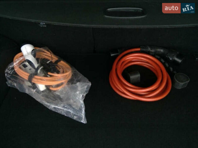 Серый Киа Niro, объемом двигателя 0 л и пробегом 108 тыс. км за 19900 $, фото 15 на Automoto.ua