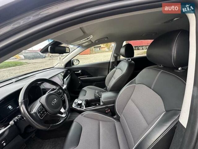 Серый Киа Niro, объемом двигателя 0 л и пробегом 117 тыс. км за 19700 $, фото 12 на Automoto.ua
