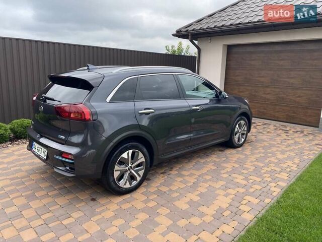Серый Киа Niro, объемом двигателя 0 л и пробегом 117 тыс. км за 20470 $, фото 7 на Automoto.ua