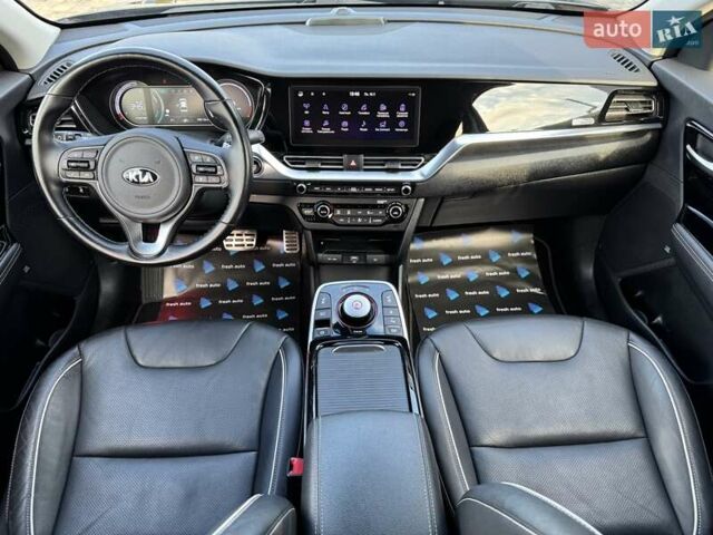 Серый Киа Niro, объемом двигателя 0 л и пробегом 142 тыс. км за 18900 $, фото 3 на Automoto.ua