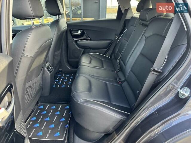 Серый Киа Niro, объемом двигателя 0 л и пробегом 142 тыс. км за 18900 $, фото 27 на Automoto.ua