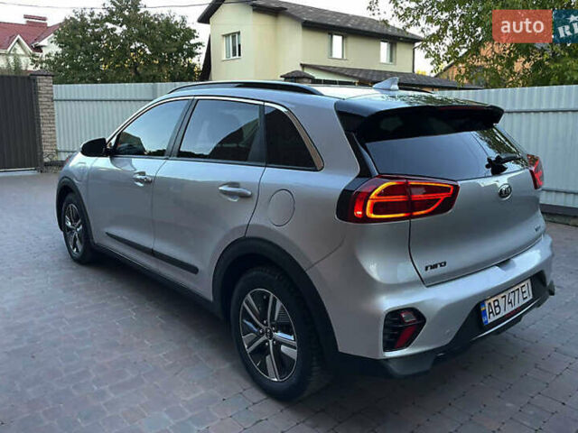 Серый Киа Niro, объемом двигателя 1.58 л и пробегом 67 тыс. км за 22600 $, фото 5 на Automoto.ua