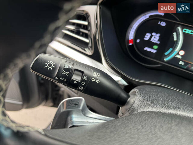 Серый Киа Niro, объемом двигателя 0 л и пробегом 158 тыс. км за 17750 $, фото 45 на Automoto.ua