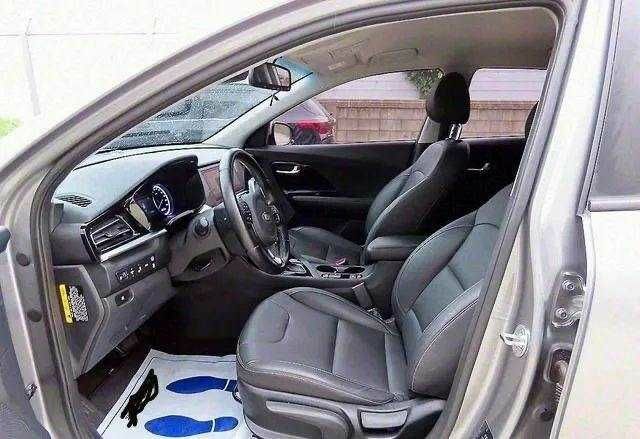 Серый Киа Niro, объемом двигателя 0 л и пробегом 44 тыс. км за 17500 $, фото 3 на Automoto.ua