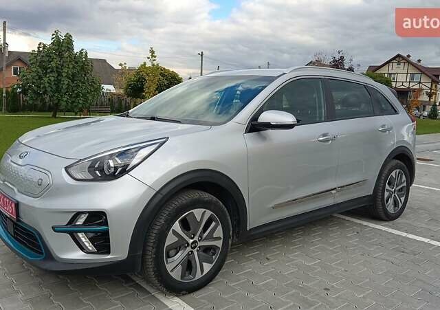 Серый Киа Niro, объемом двигателя 0 л и пробегом 82 тыс. км за 19500 $, фото 4 на Automoto.ua